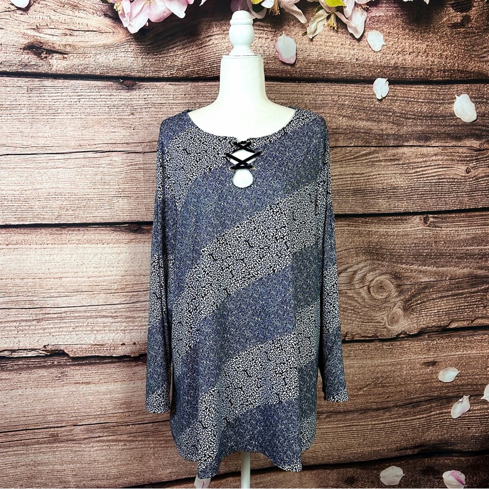 Emaline Women’s Gray Tie Front Floral Striped Printed Flared Tunic Blouse 1X
